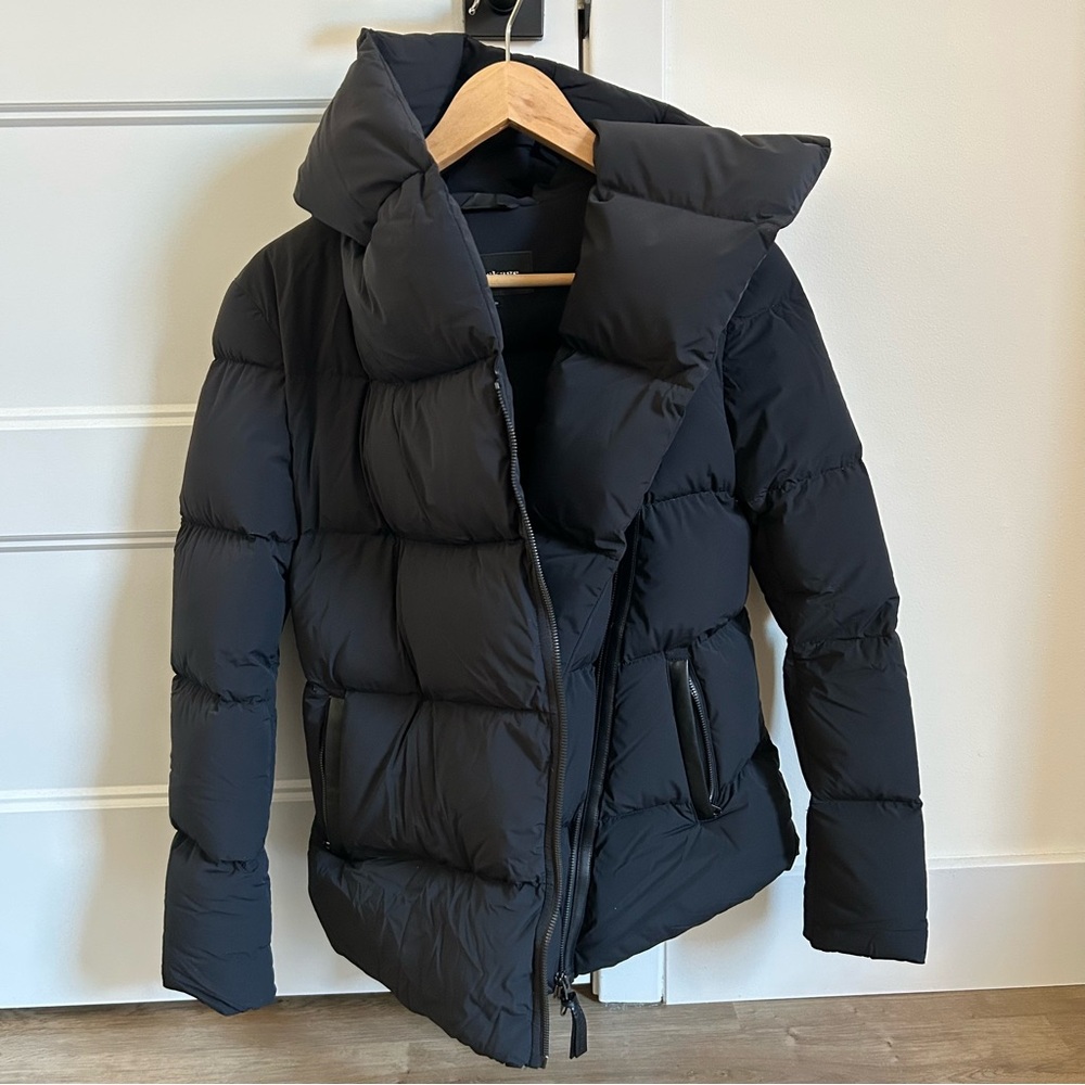 NWOT Mackage Women’s Navy Hooded Puffer Jacket